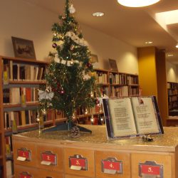 Karácsony-váró-Galéria-Városi-Könyvtár1